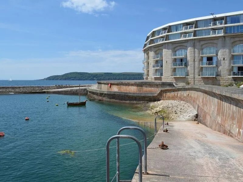 CANNON’S FOLLY, romantic, country holiday cottage in Kingsand