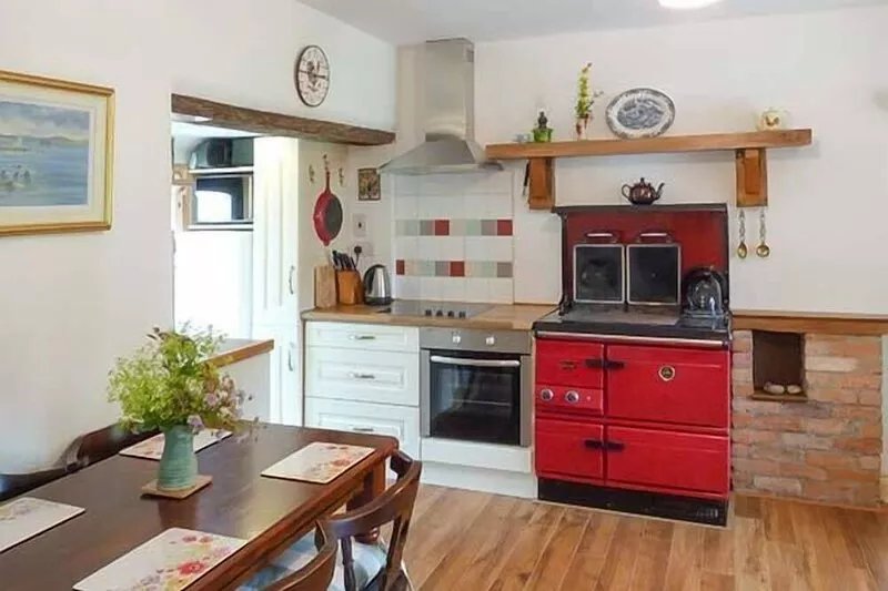 HAWTHORN FARM COTTAGE, family friendly in Curry, County Sligo