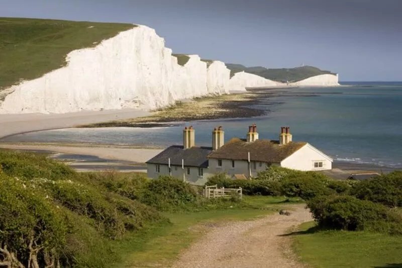 Fabulous  coastal 6 bedroom 4 bathroom  holiday home,  parking and sunny  garden
