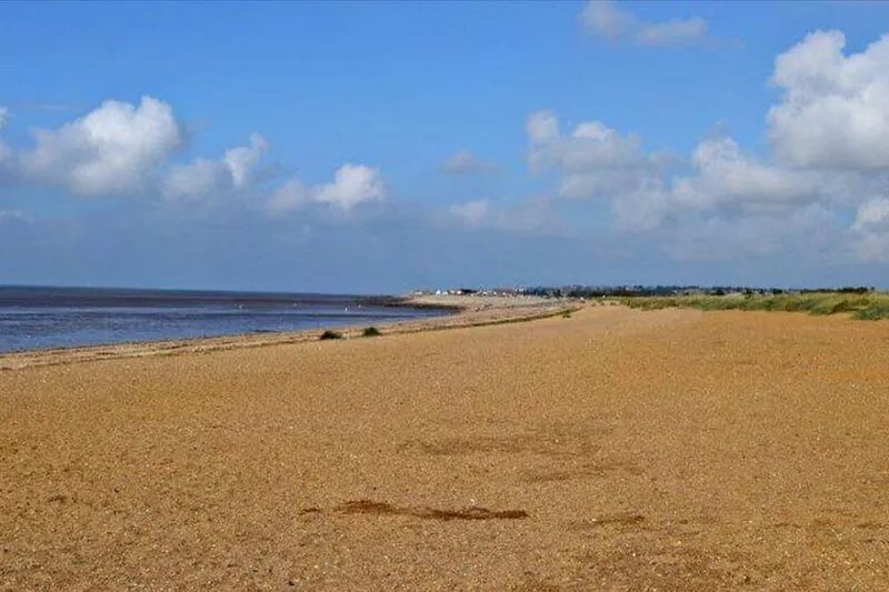 Pet-Friendly - 2 Bedrooms Bungalow Beach - Parking