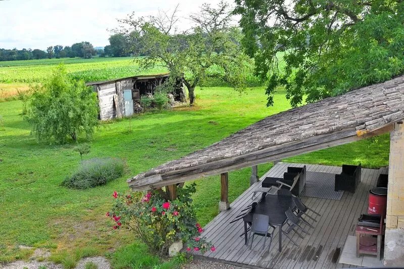 quiet house on the banks of the Dordogne near Saint Emilion