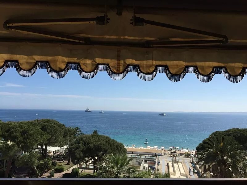Luxurious 2P seaside Clim floor panoramic view parking residence prestige