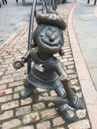 Minnie The Minx Statue