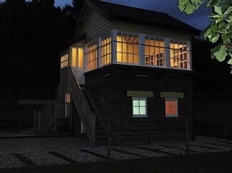 Renovated Railway Signal Box In A Tranquil Location & perfect for stargazing