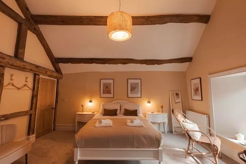 Stunning Apartment in a 16thC  listed building