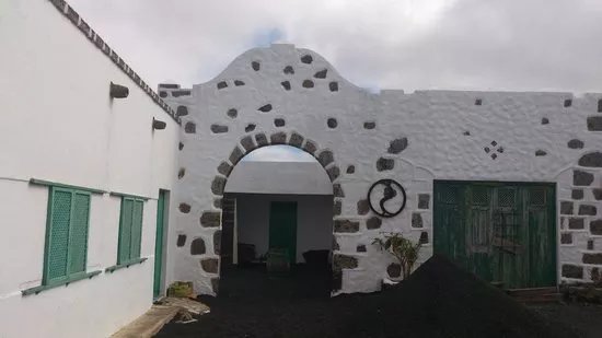 Bodega Los Almacenes -YE