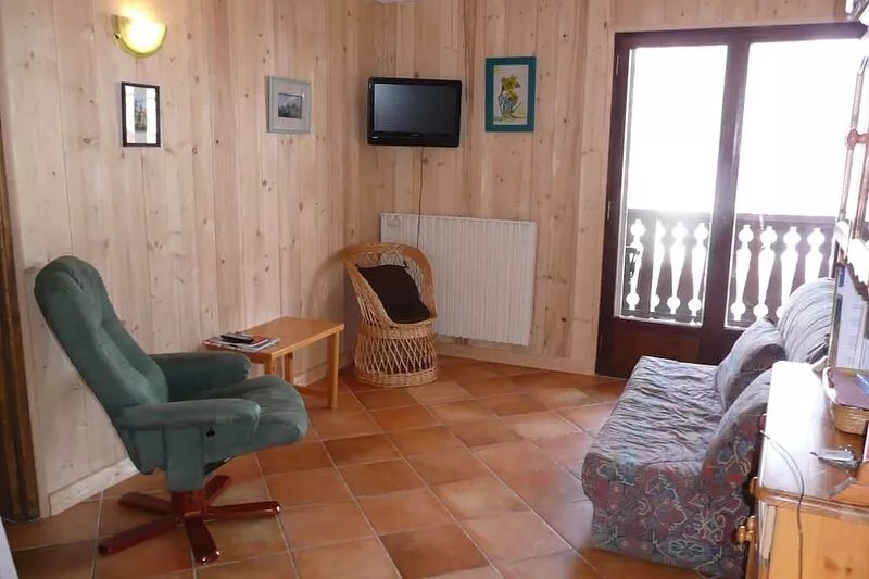 55m2- apartment sleeps 6-8 center stationary
