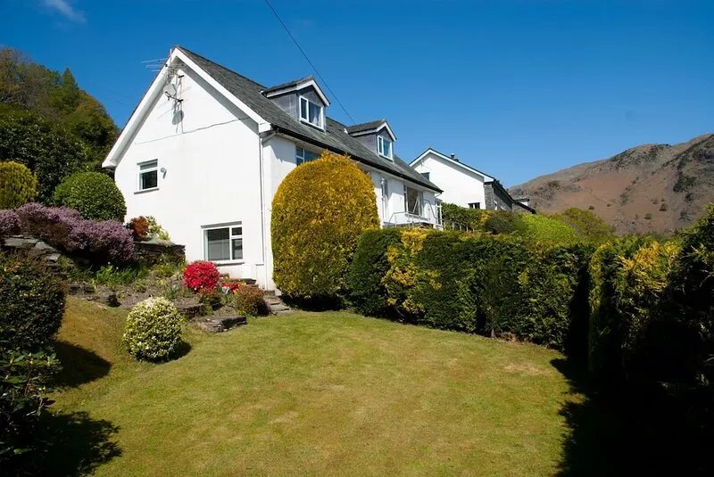 Hilltop - spacious village cottage with incredible mountain views