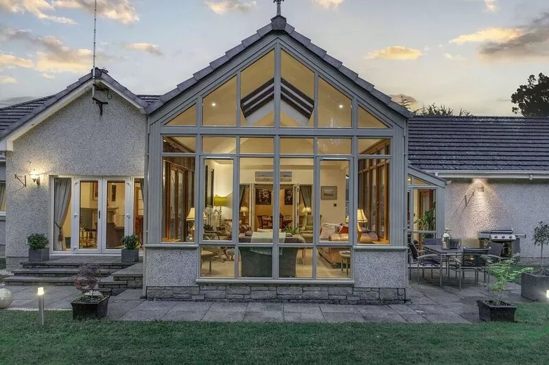 'The Willows' A Charming home on Dollarbeg Castle Estate