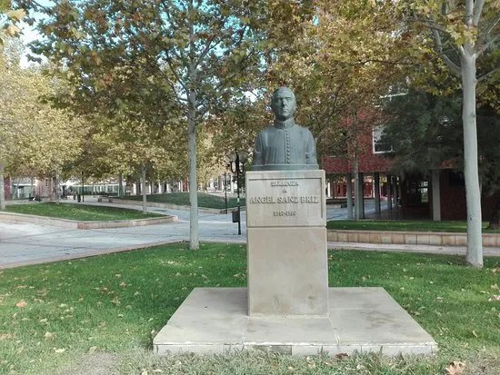 Monumento a Angel Sanz Briz