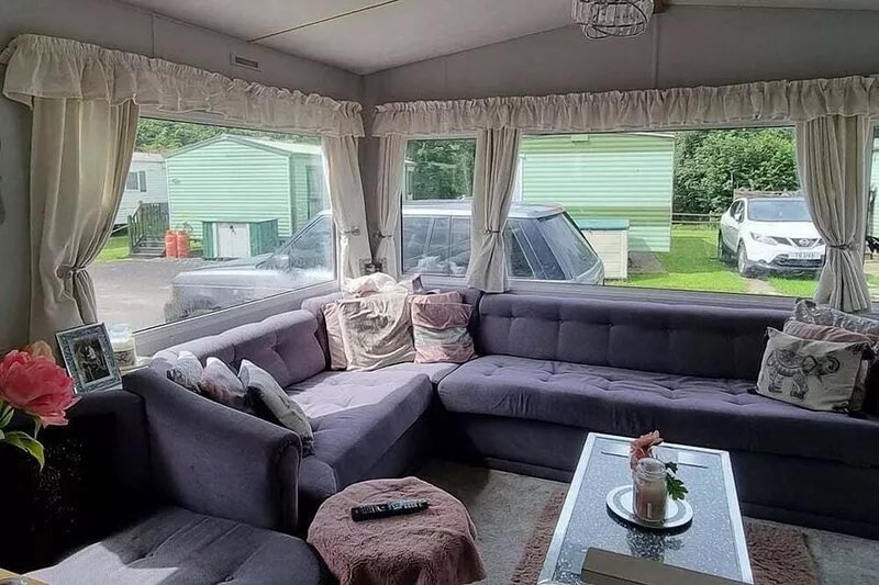 Lovely 3-Bed Caravan in Foel, Welshpool