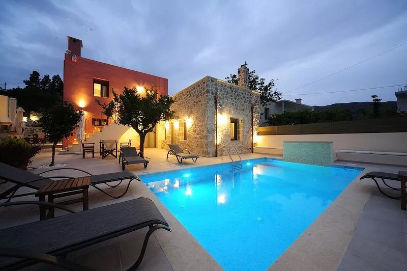 Hawk Villa, nature’s essence! Close to Amazing Beaches