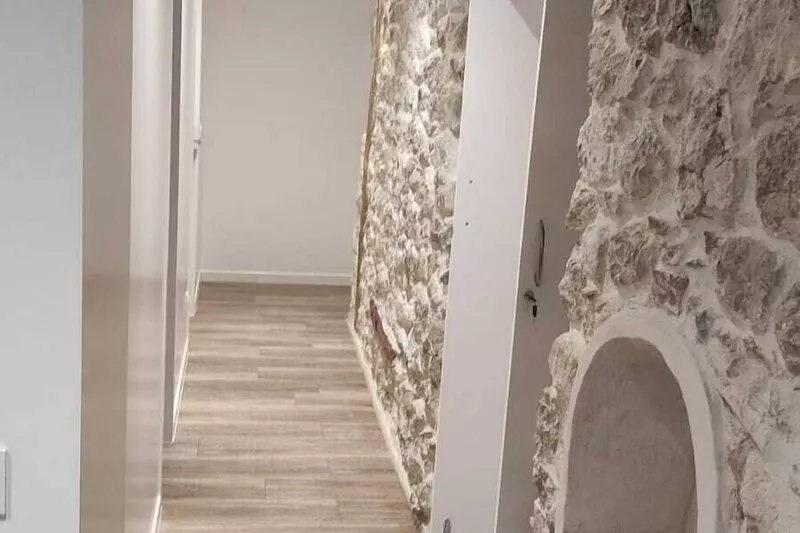 LELEXINE APARTMENT WITH BALCONY AT THE FOOT OF THE SLOPES, NOT OVERLOOKED