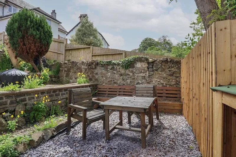 APARTMENT 1, pet friendly, with a garden in Conwy