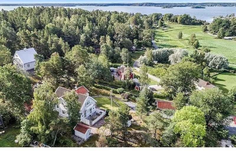 Stockholm archipelago villa with easy city access