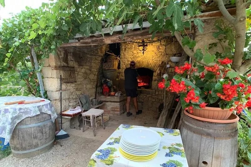 Farmhouse 15th century in Chianti with private garden and lake