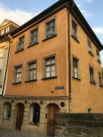 Haus mit der schiefen Tur