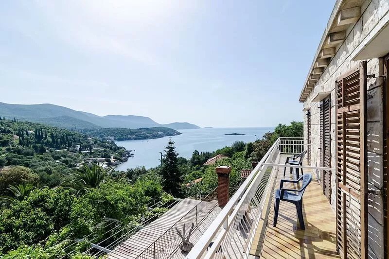 Villa Peragić - Triple Room with Balcony and Private External Bathroom