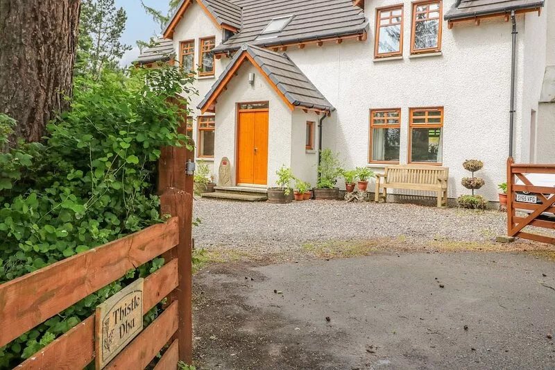 THISTLE DHU, family friendly, with open fire in Newtonmore