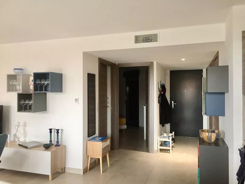 4 rooms apartment 90m2, large terrasse. Sea and mountain view.