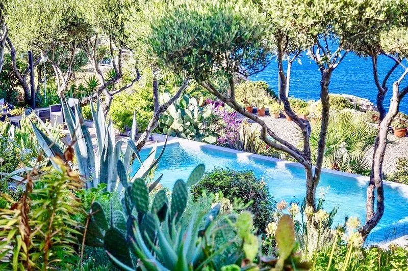 Pretty Corsican house, sea view Very popular with show biz, heated swimming pool