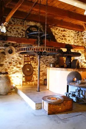 Vieux Moulin a Huile du Partegal