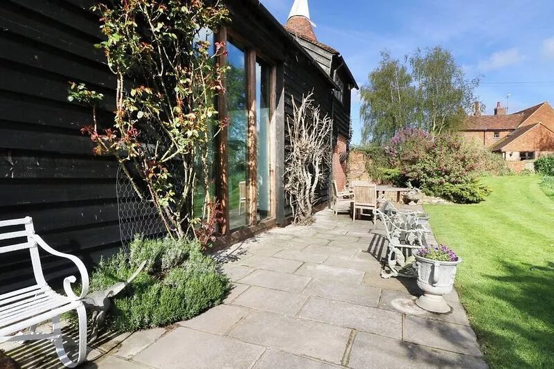 HARBOURNE OAST, family friendly, with open fire in St Michaels, Kent