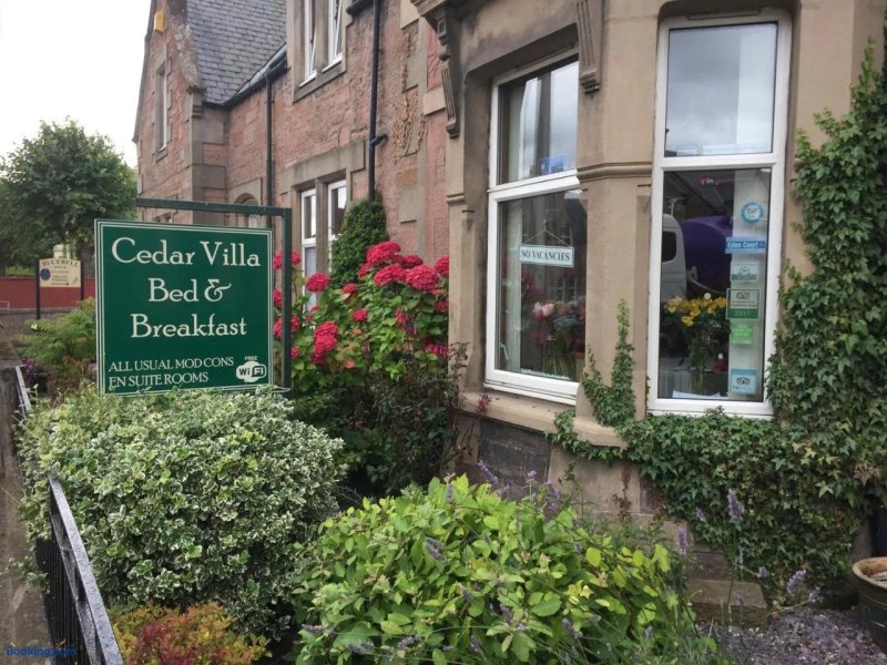 OYO Cedar Villa Guest House