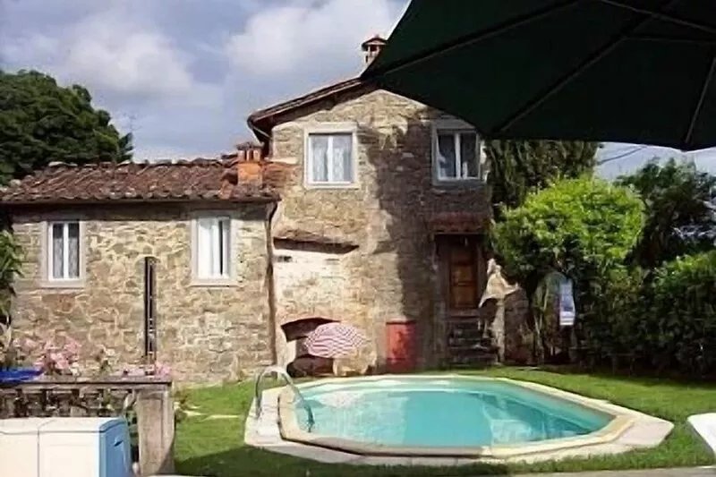 Hilltop Village Lovely House with Private Pool near Bagni di Lucca and Barga