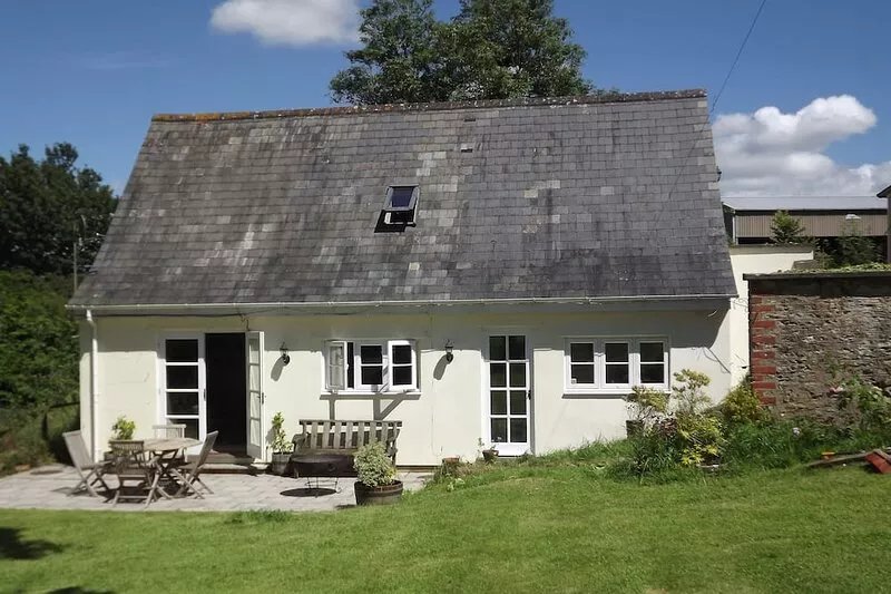 Stunning cottage in beautiful North Dorset near Gillingham with large garden