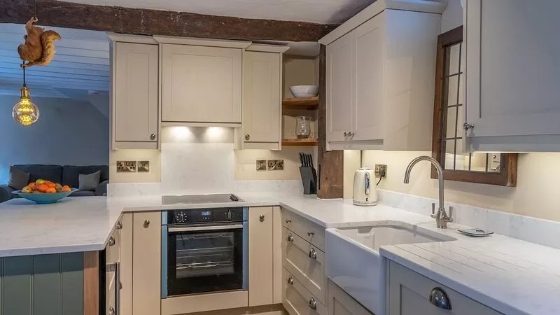 Farthingdales - sleeps 4 guests  in 2 bedrooms