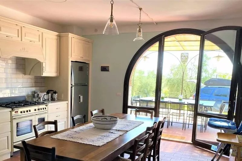 beautiful farmhouse for families and groups of friends spending the holiday in