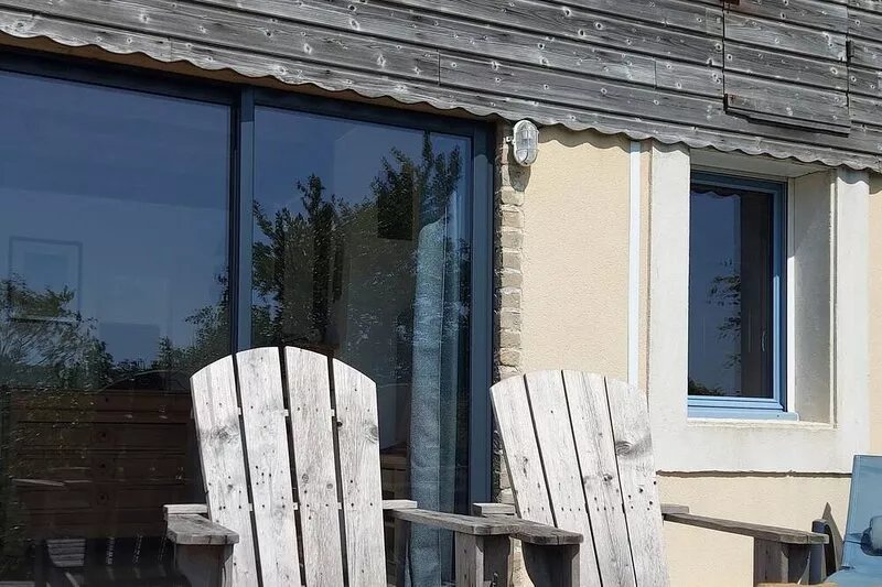 Charming cottage with a beautiful view, facing south and not overlooked