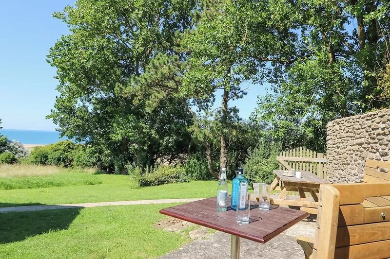 WASHINGPOOLS, pet friendly, with open fire in West Bexington