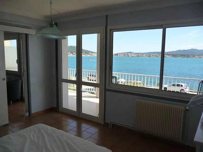 Apartment corniche des Baux Sanary sur mer, panoramic sea view, garage.