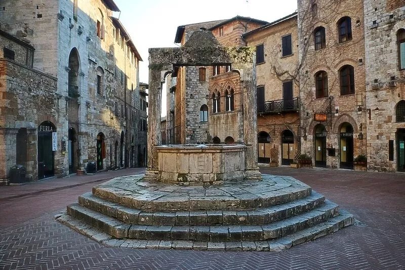 San Gimignano in the heart of town, Historical Palace Buonaccorsi XIII century