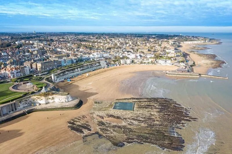 Period Townhouse w/ garden in Central Broadstairs
