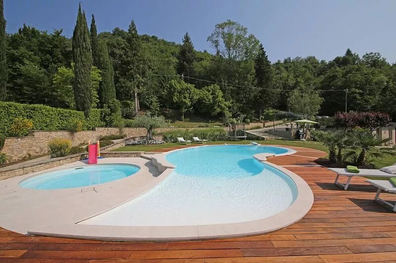 Stunning Modern Villa Shared Infinity Pool, Big garden, Fantastic lake view,AC,