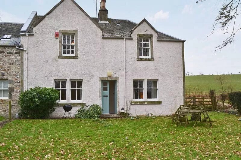 2 bedroom accommodation in Oakley, near Dunfermline