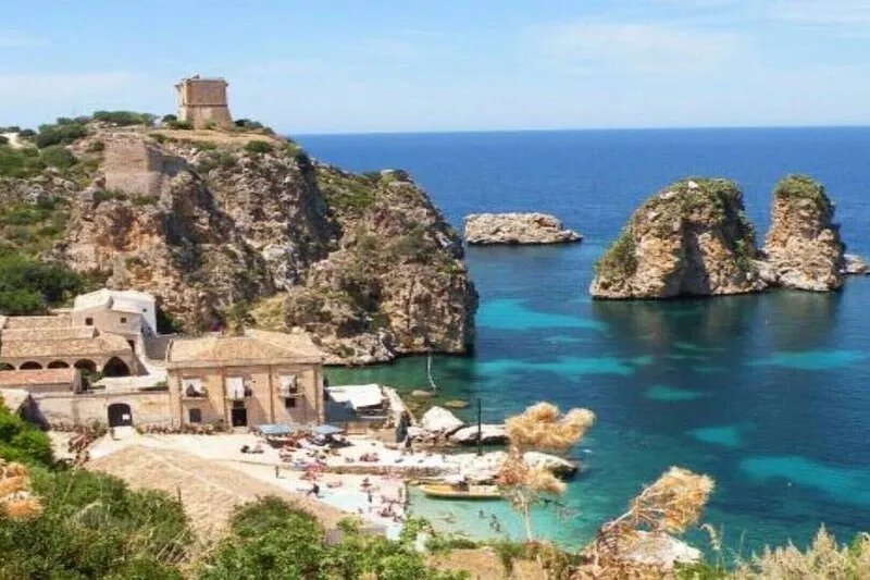 Carini Luxury apartment in the historic center of Carini near the airport and