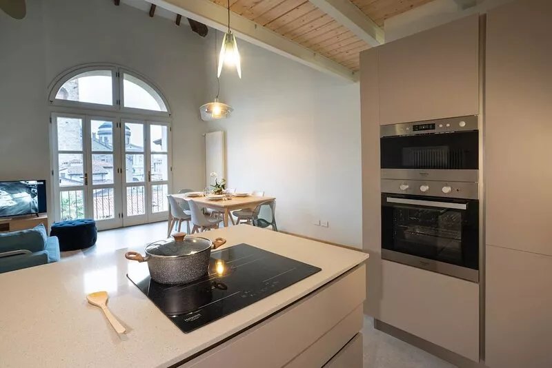 Bright and exclusive apartment in the heart of Città Alta renovated to new