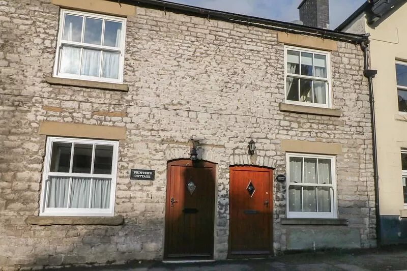 EXCHANGE COTTAGE, family friendly in Tideswell