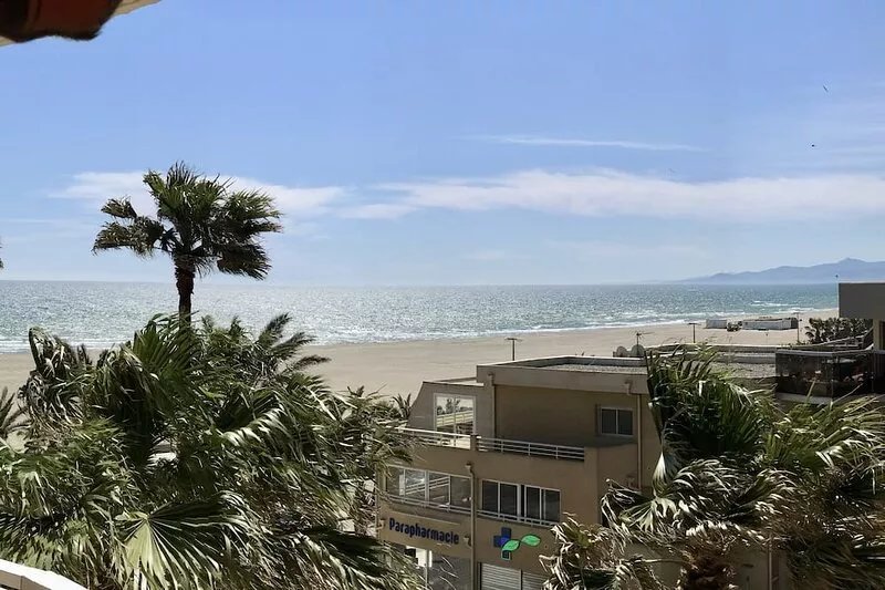 T2 STANDING 4 * beachfront beachfront 44m2 (20m) 4 person, 1 room