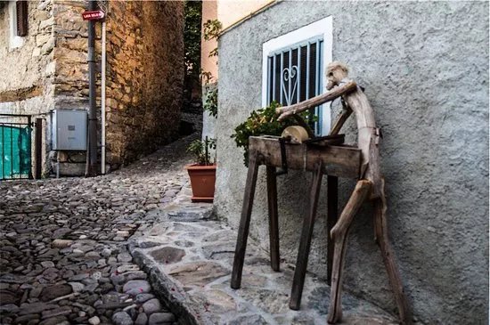 Il Borgo Delle Sculture in Legno