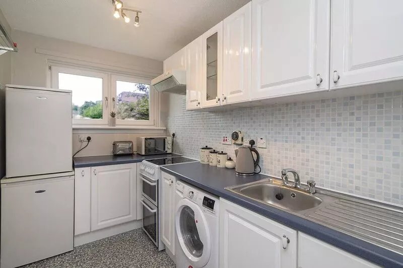 The Kelvin: Peaceful West End River View Property