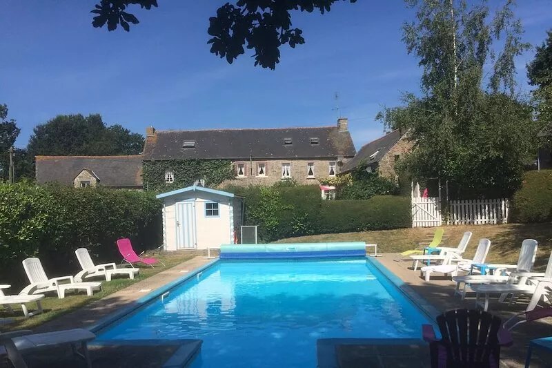Country Retreat Brittany Sleeps 4 + Cot, Heated Pool, Free Wifi, Pet Friendly