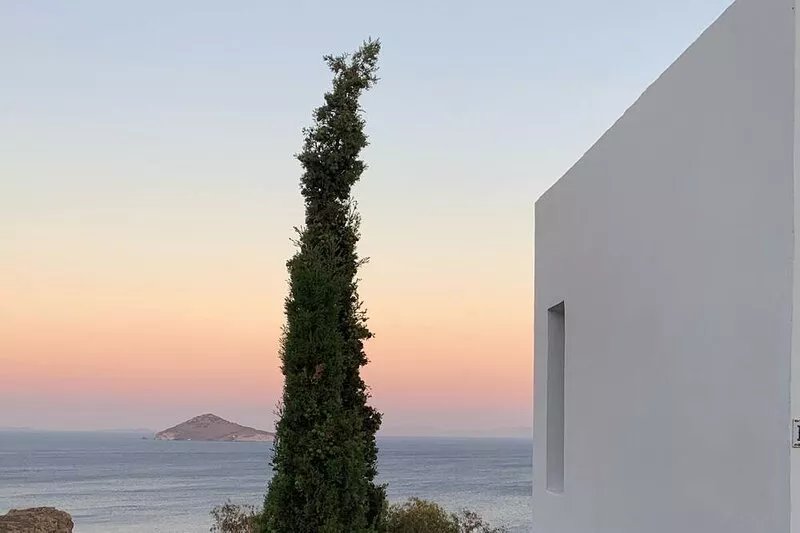 House with two lofts overlooking the sea / house with two lofts is facing the