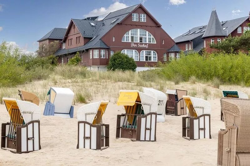 Apartment on the beach with a sunny terrace and a great view of the lake