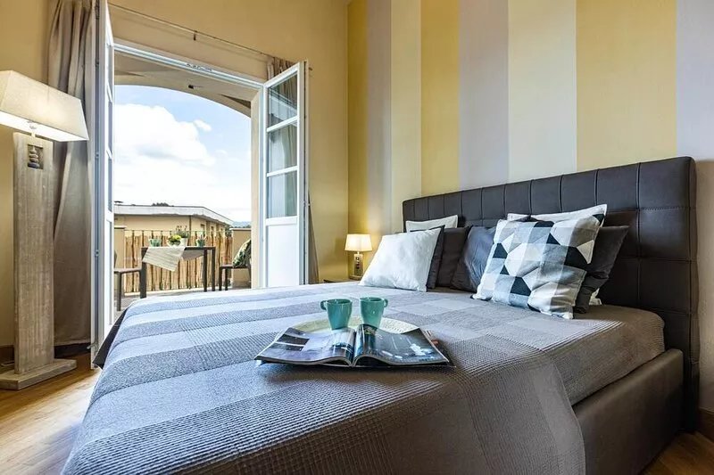 Contemporary style apartment close to the ancient city center