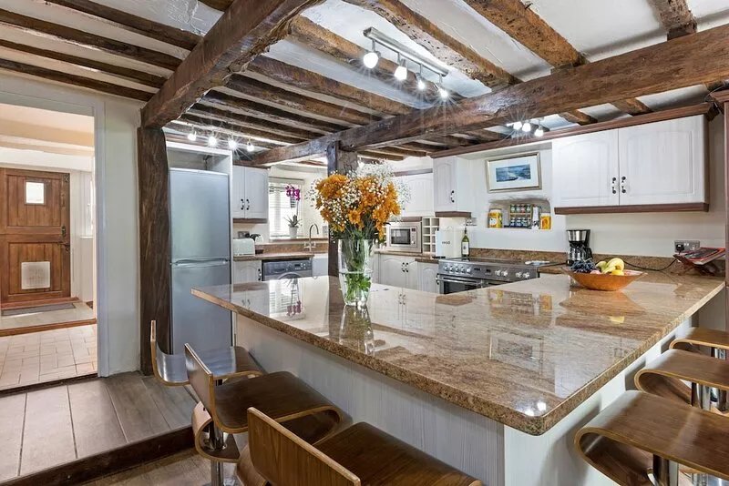 Thorn Cottage. A quaint 300 year old cottage in a rural village. Dog friendly